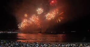 La Nación / Una multitud recibió el año en Copacabana