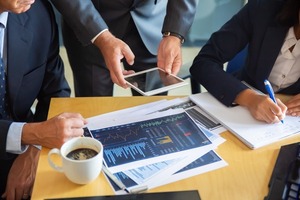 Amplio récord en volumen de negocios y la creación de un nuevo regulador: Así fue el 2023 para el mercado bursátil - MarketData
