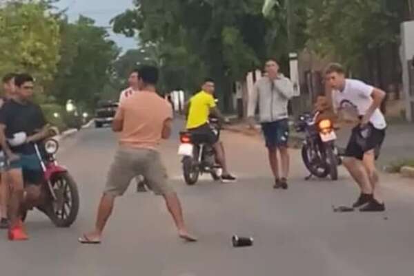 Video: con peleas y disturbios, jóvenes recibieron el 2024 - Policiales - ABC Color