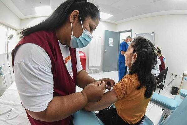 ¿CON SÍNTOMAS DE COVID-19? CUÍDATE Y CUIDA A TU ENTORNO, CONSULTA Y USA MASCARILLA - Itapúa Noticias