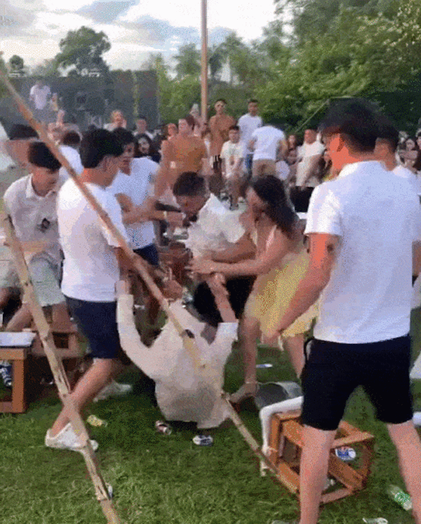 Golpes, disparos y descontrol: Así reciben algunos jóvenes al Año Nuevo