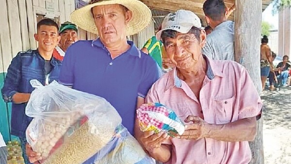 Kits de alimentos salvan fiestas de familias vulnerables en los confines del Alto Chaco