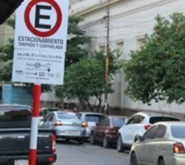 Cuestionado estacionamiento tarifado ya rige en Asunción - Paraguay.com
