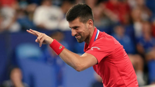 Versus / Novak Djokovic gana su partido de la United Cup