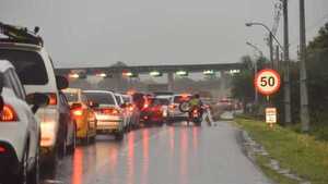 Patrulla Caminera se desmarca del caos vehicular en el peaje de Ypacaraí