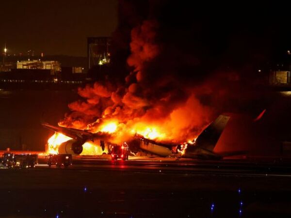 Cinco muertos y casi 400 evacuados al chocar dos aviones en Japón - El Independiente