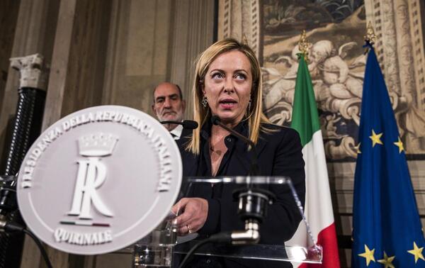 Italia: pistola de un diputado de primera ministra dejó un herido en Año Nuevo | 1000 Noticias