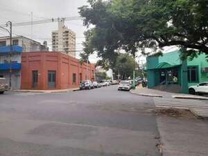¡Hecha la ley, hecha la trampa! Automovilistas y cuidacoches se instalan fuera del perímetro de Parxin - Nacionales - ABC Color