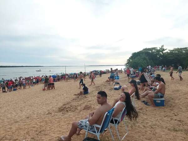 Cerca de 3.000 personas visitaron la playa de Corateí en el primer día del 2024 - Viajes - ABC Color