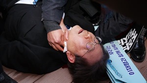Apuñalado en el cuello el líder de la oposición de Corea del Sur - ADN Digital