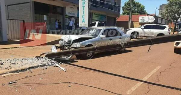 Diario HOY | Conductor abandonó su vehículo tras derribar una columna
