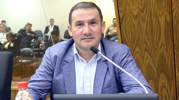Diputado pide a hijas que renuncien a cargos en el Congreso ante la “sensibilidad social”