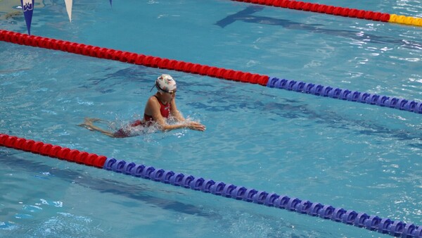 Ganó 50 medallas de natación en 4 años