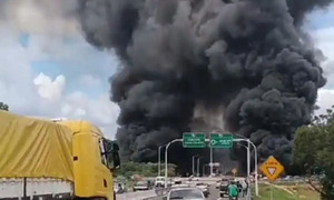 Un camión de gran porte vuelca y se incendia sobre ruta PY02 en Caacupé