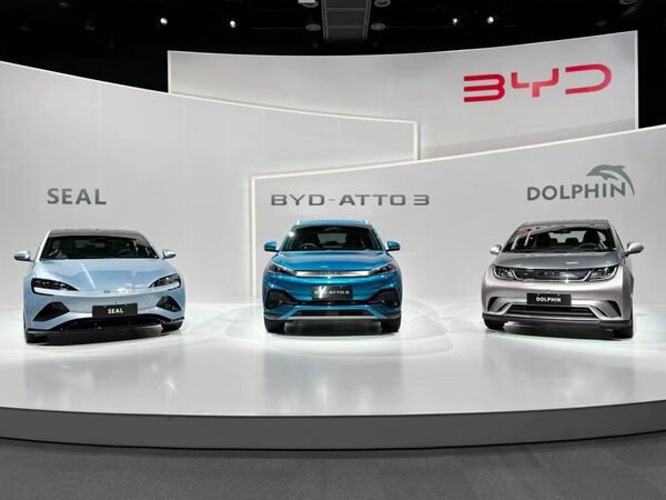 El fabricante chino BYD supera por primera vez a Tesla en la venta de veh铆culos el茅ctricos - Revista PLUS