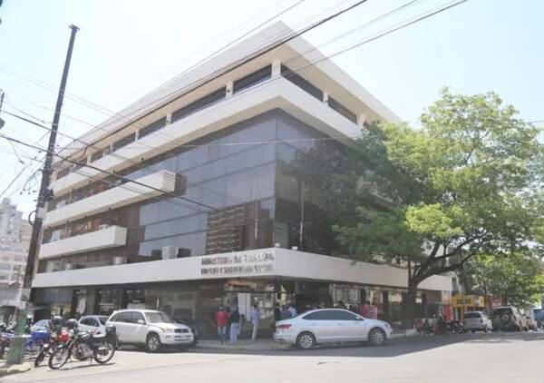 Ministerio de Trabajo recibió una veintena de denuncias por falta de pago del aguinaldo - Economía - ABC Color