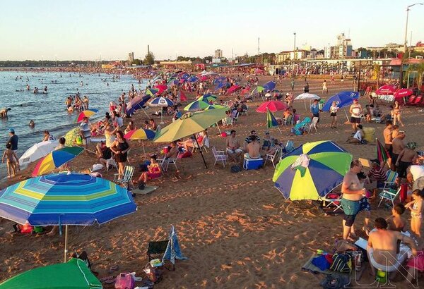 Encarnación recibió gran cantidad de turistas para el Año Nuevo - Portal Digital Cáritas Universidad Católica