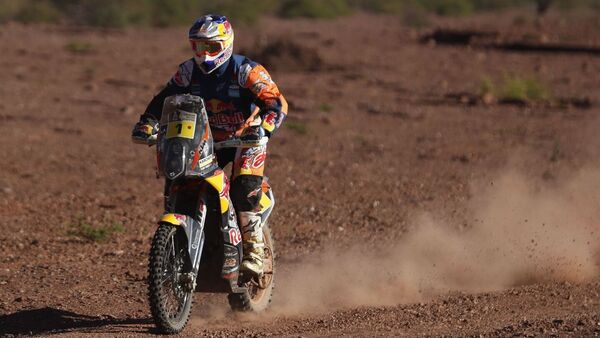 Así llegan las siete grandes figuras del Dakar en motos
