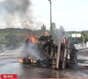 Conductor de camión cisterna muere tras vuelco e incendio en Caacupé - Paraguay.com
