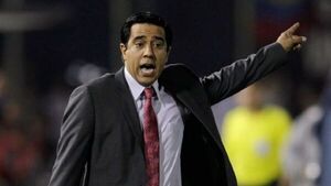 César Farías renuncia a la dirección técnica del Águilas Doradas