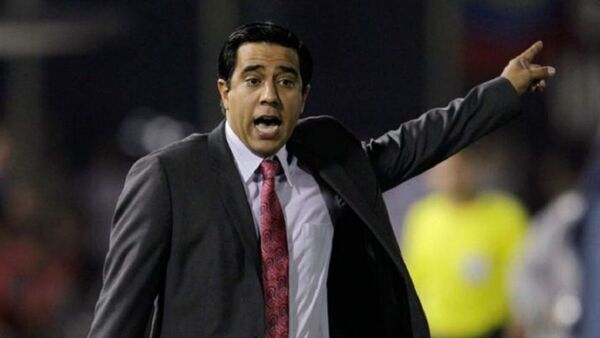 César Farías renuncia a la dirección técnica del Águilas Doradas