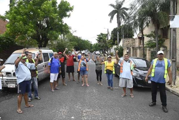 Cuidacoches se “mudan” a una cuadras del Palacio de Justicia y piden a Nenecho no ser molestados - Nacionales - ABC Color