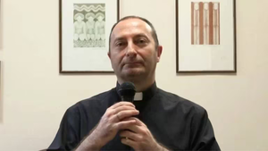 Sacerdote italiano fue excomulgado, dijo que el papa Francisco es un “usurpador”