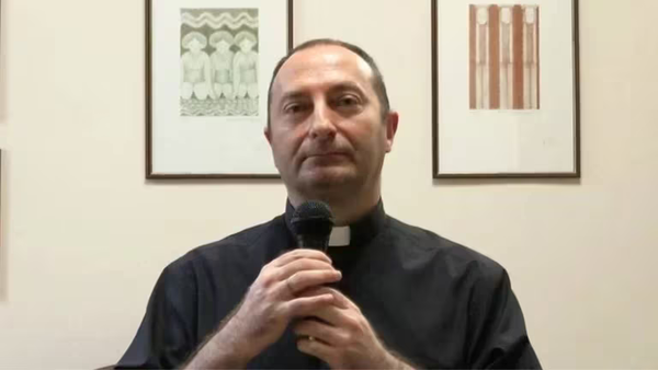 Sacerdote italiano fue excomulgado, dijo que el papa Francisco es un “usurpador”