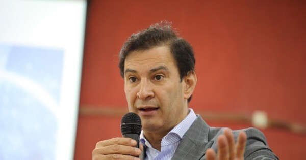 Beto Ovelar dice que lo persiguen por cartista y tilda de "despiadadas" las críticas a su hijo