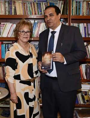 Presentaron el libro “Resplandores” del EPA - Sociales - ABC Color