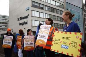 Médicos residentes de Inglaterra inician una histórica huelga de seis días - Mundo - ABC Color