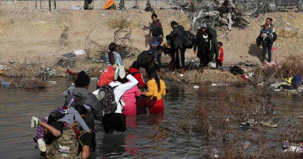 La Nación / México: se desintegra caravana de 6.800 de migrantes