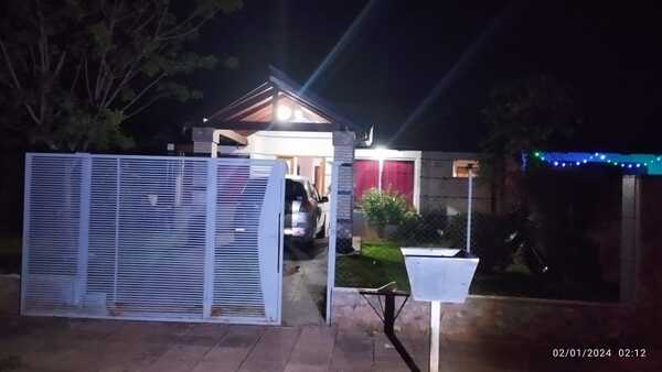 Violento incidente en Carmen del Paraná: Disparos y daños materiales en vivienda