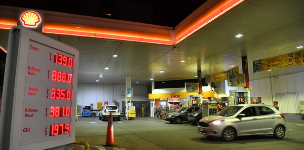 Combustibles en Argentina suben un 27%, alcanzando un 90% en menos de un mes - ADN Digital
