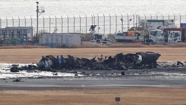 Envuelto en llamas: ¿Cómo fue la milagrosa evacuación del avión accidentado en Japón?