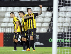 Versus / ¿Cuál será el futuro de Federico Santander tras su salida de Guaraní?