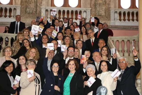 Destacadas visitas, premios y una ley que espera su reglamentación - Literatura - ABC Color