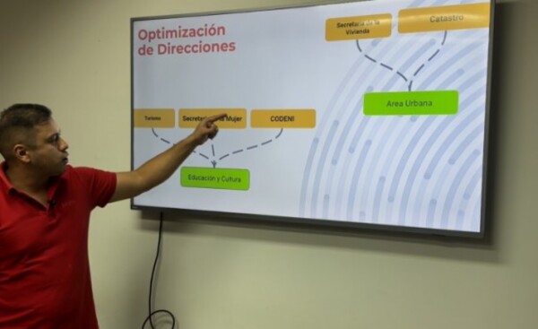 Prieto elimina varias direcciones para reducir gastos en salarios