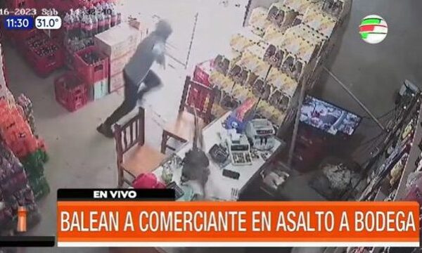 Total impunidad: Asaltantes balean a dueño de bodega y pasean por el barrio | Telefuturo