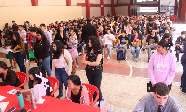 Un total de 3.337 personas accedieron a un puesto laboral mediante feria de empleos de la ANR - ADN Digital