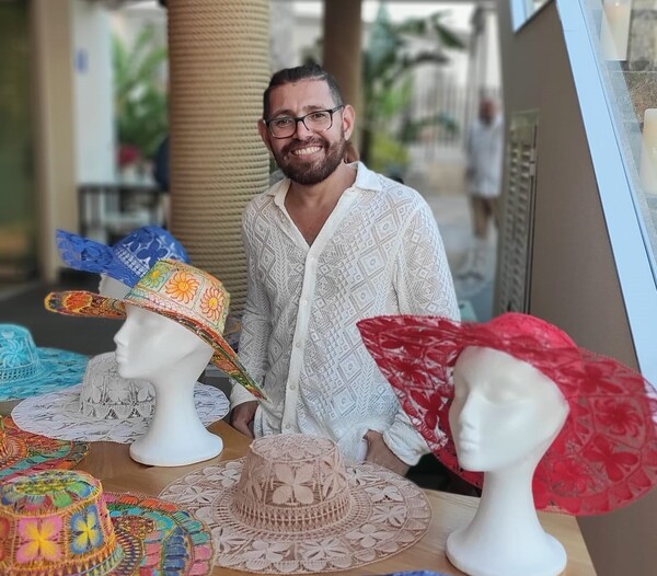 El emprendedor y diseñador paraguayo en Ibiza, se está capacitando sobre nuevas técnicas de ñandutí - El Independiente