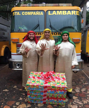 ¡A pocos días del día mágico! Bomberos recolectan juguetes para alegrar a los niños el Día de Reyes - trece