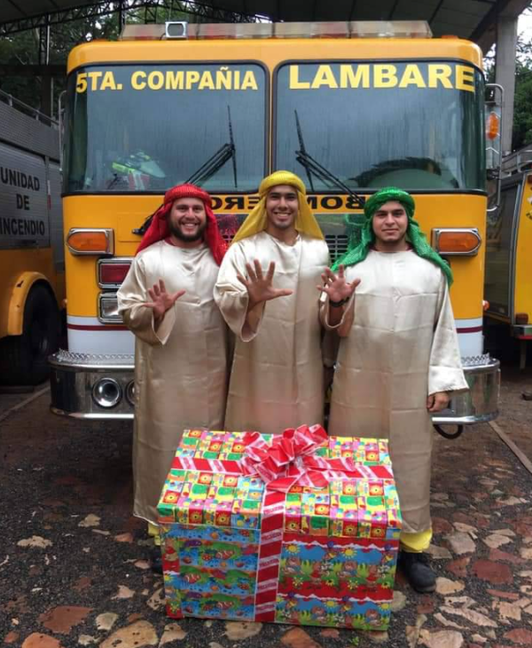 ¡A pocos días del día mágico! Bomberos recolectan juguetes para alegrar a los niños el Día de Reyes - trece