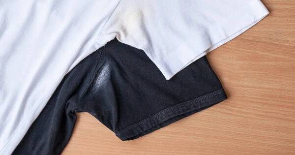 La Nación / Los trucos más efectivos para quitar las manchas de transpiración de la ropa