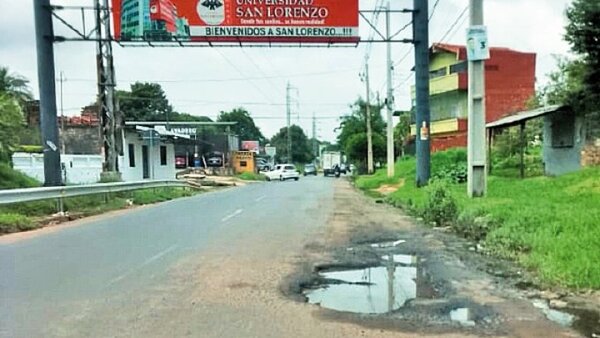 No reparan Avelino, está llena de baches
