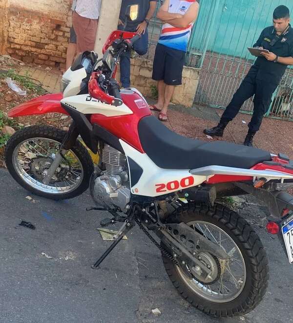 Policía recupera motocicleta denunciada como robada en barrio Obrero - Policiales - ABC Color