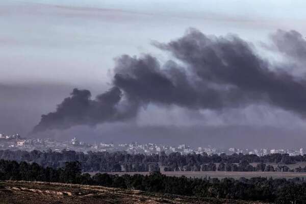 Decenas de palestinos muertos por los ataques israelíes en Gaza en el día 90 de la guerra - Mundo - ABC Color