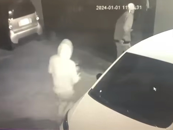 Delincuentes roban auto, televisor, una notebook y bebidas de un taller - La Clave