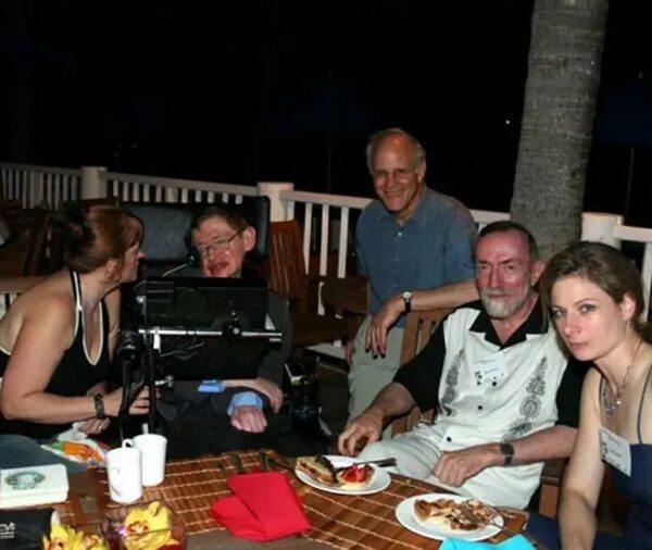 Hasta Stephen Hawking figura en la lista de “clientes” de pedófilo magnate