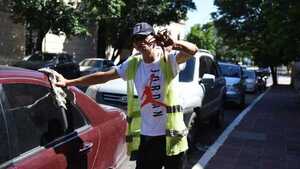Cuidacoches cobran avei en zona de influencia de Parxin